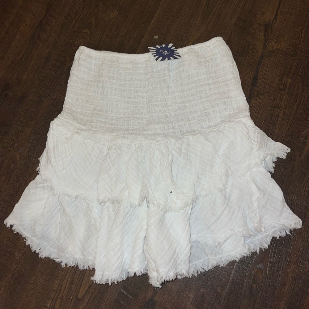 NWT $48 The Salty Babe boutique white stretch ruffle knee length skirt. Size S.